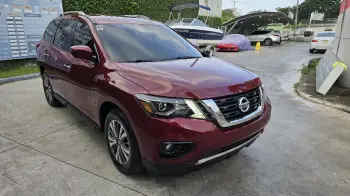 Nissan pathfinder sv 4x4 2018 clean carfax recien importada