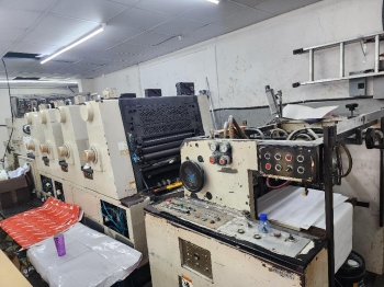 Maquina de imprenta impresión  offset akiyama bestech 28