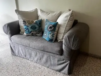 Muebles gris de sala