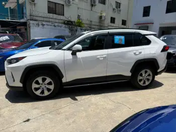 Toyota rav4 2019 le  4x4  44000 mil millas  precio 1555000