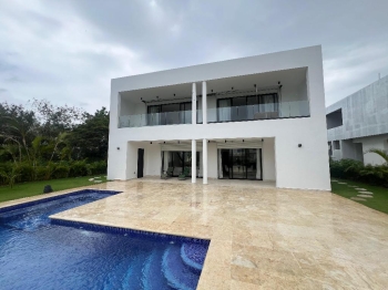 Vendo villa en la romana.