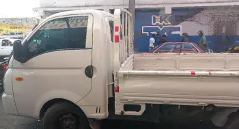 Vendo camión h100 2013 en santo domingo este
