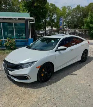 Honda civic touring 2021 en peravia