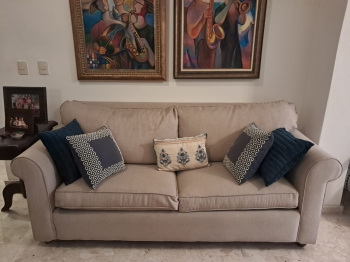 Sofa de tres plazas usado