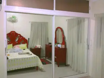 Closet de aluminio y espejo