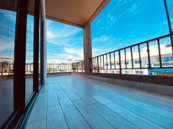 Se alquila hermoso apartamento con terraza en el millon