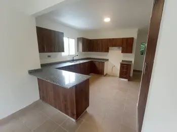Casa en ciudad la palma en punta cana de tres habitaciones
