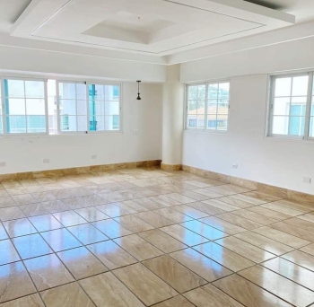 Apartamento de 4 habitaciones en venta en la urbanización real.