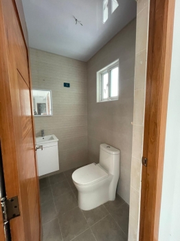 Apartamento de 3 habitaciones en venta en los respaldos de los 3 ojos.