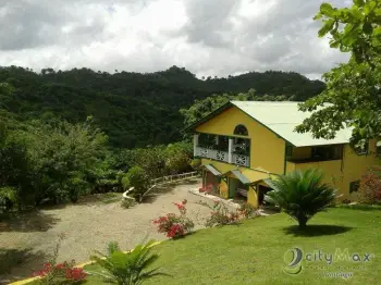 De venta hermosa villa en puesto grande moca.