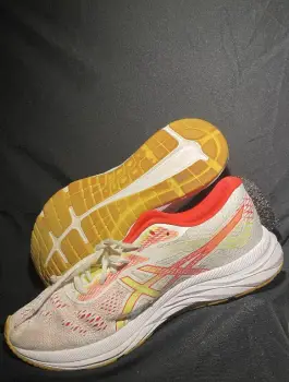 Tenis asics excited  en monseñor nouel