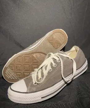 Tenis converse gris  en monseñor nouel