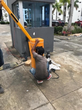 Barrera de paso de seguridad y acceso vehicular de uso intensivo