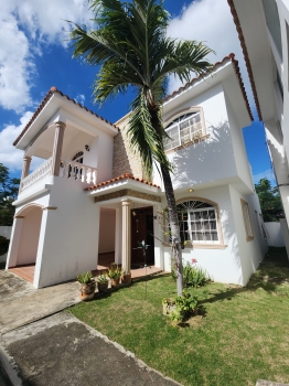 Se vende  en juan dolio  villa de 2 niveles
