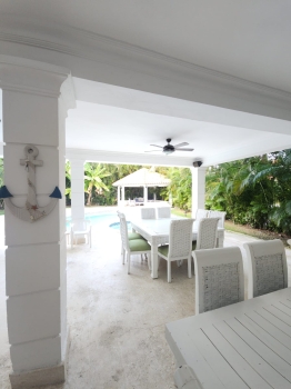 Impresionante y amplia villa en metro country de 8 habitaciones