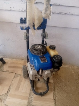 Vendo hidro lavadora 5500 la vendo ese precio le farta una retenedora