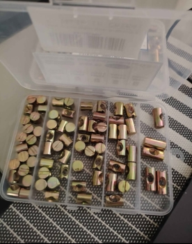 Tuercas y tornillos de cuna inoxidables