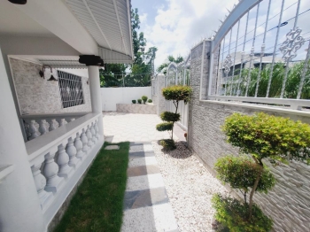 Vendo casa de 5 habitaciones 2 niveles en gurabo santiago.