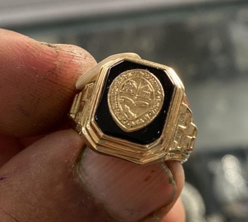 Anillos de la uasd de oro y también de plata con baño de oro