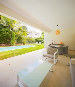 Villa de 4 hbaitaciones en vneta en punta cana village.