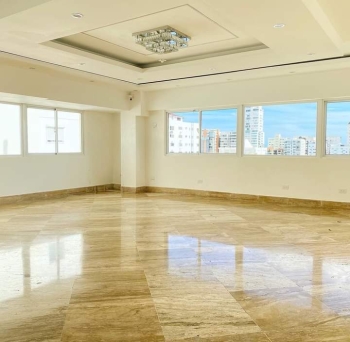 Apartamento de 4 habitaciones en venta en la urbanización real.