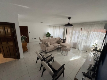 Apartamento en alquiler en el sector de evaristo morales.