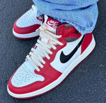 Sneakers nike air jordan retro 1 lost  found chicago reimagined origin