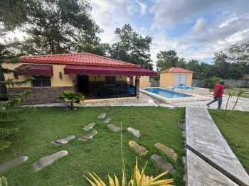 Finca de 4 tareas recreativas con casa campestre en monte plata