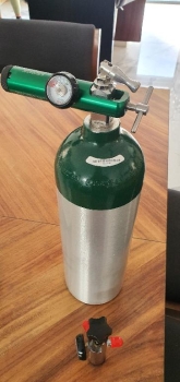 Tanque de oxígeno de 425 litros disponible.
