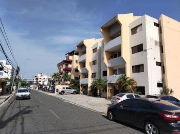 Apartamento en urb. tropical