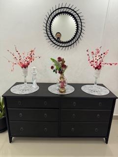 Vendo mueble para televisor o para decorar en excelentes condiciones.