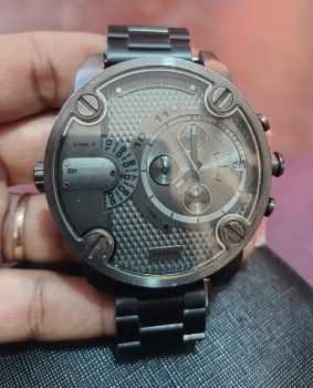 Reloj diesel caja y correa de acero inoxidable cronografo como nuevo