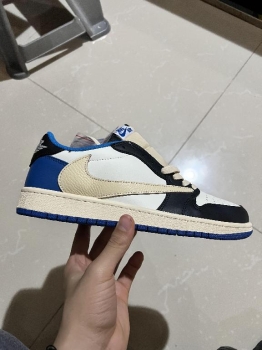 Nike 1 travis scott