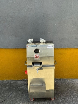 Maquina exprimidora de caña de azúcar