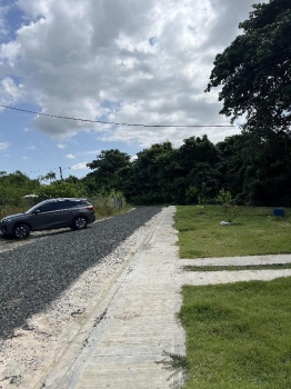 Terrenos con titulo y servicios permanentes
