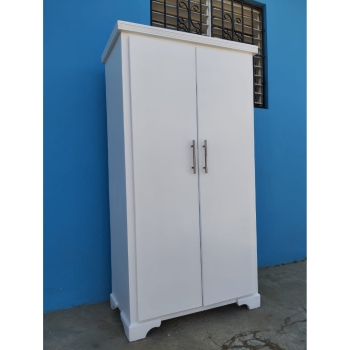 Closet pequeño blanco