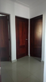 Puerta de habitacion en madera