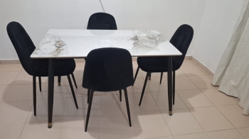 Vendo conedor de 4 sillas mesa. tope de marmol. 9500 negociable