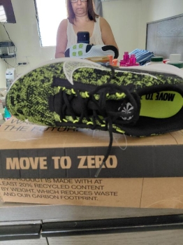 Tennis nike unisex negro con verde