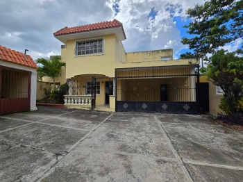 Vendo casa en la jacobo majluta santo domingo norte res. mirador isabe