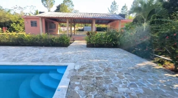 Finca de 14 tareas con casa campestre y piscina en monte plata