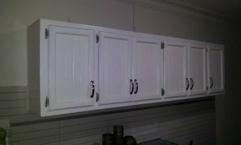 Gabinete blanco de cocina