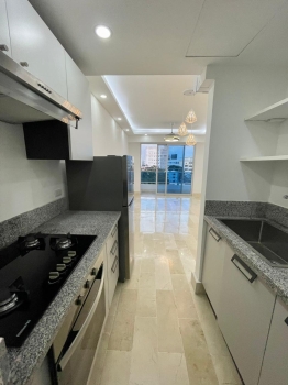 Exclusivo apartamento en alquiler con línea blanca en el corazón de na
