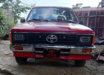 Toyota hilux 86  en santo domingo oeste