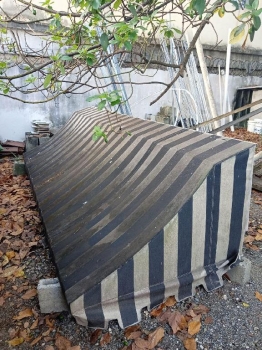 Toldo de tela rayada para casa o negocio usado 3.62x1.16m