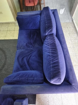 Dos sofás azules