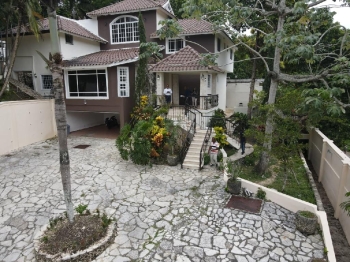 Elegant and spacious luxury home located in one of santo domingo