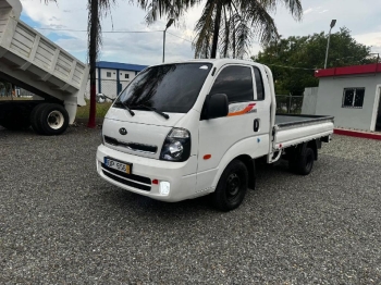 Camión kia bongo iii en la vega