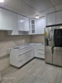 Instalacion de gabinetes de cocina blanco modular
