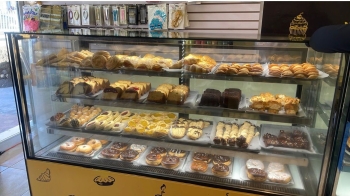 Vitrinas de repostería de medio uso en liquidación de 5 y 6 pies